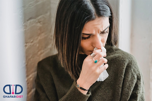 خشکی دهان و گلو: علت‌ها و راه های درمان آن