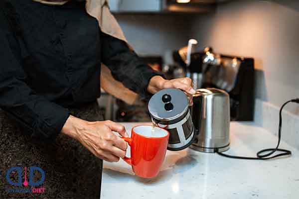 عوارض خطرناک مصرف بیش از اندازه چای را بدانید!