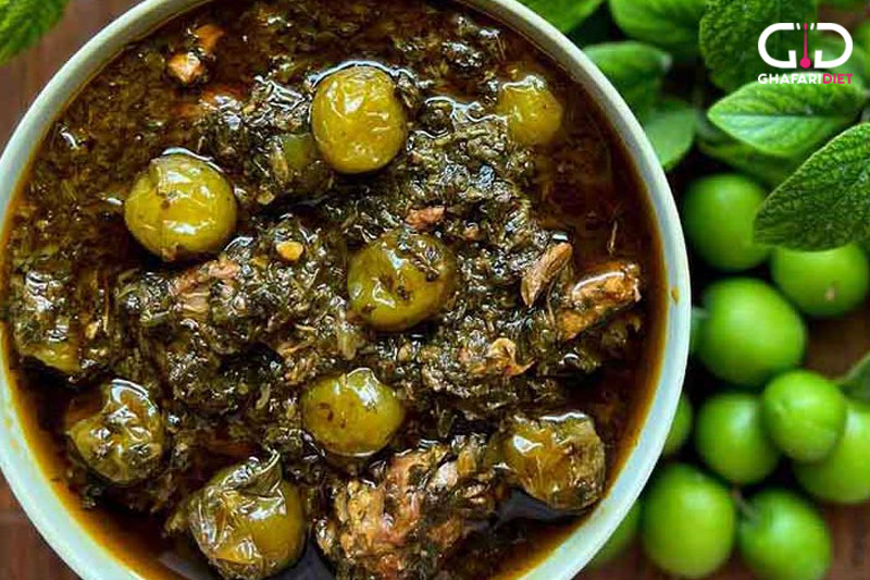 خورش گوجه سبز با گوشت